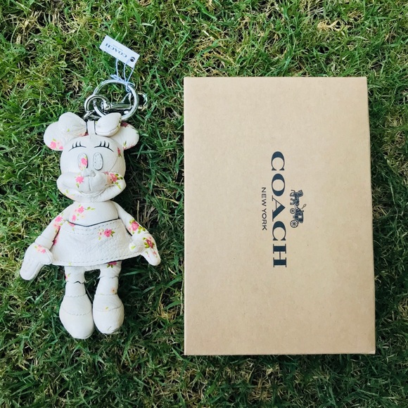 Coach x Disney Minnie Mouse leather keychain - Picture 3 of 8